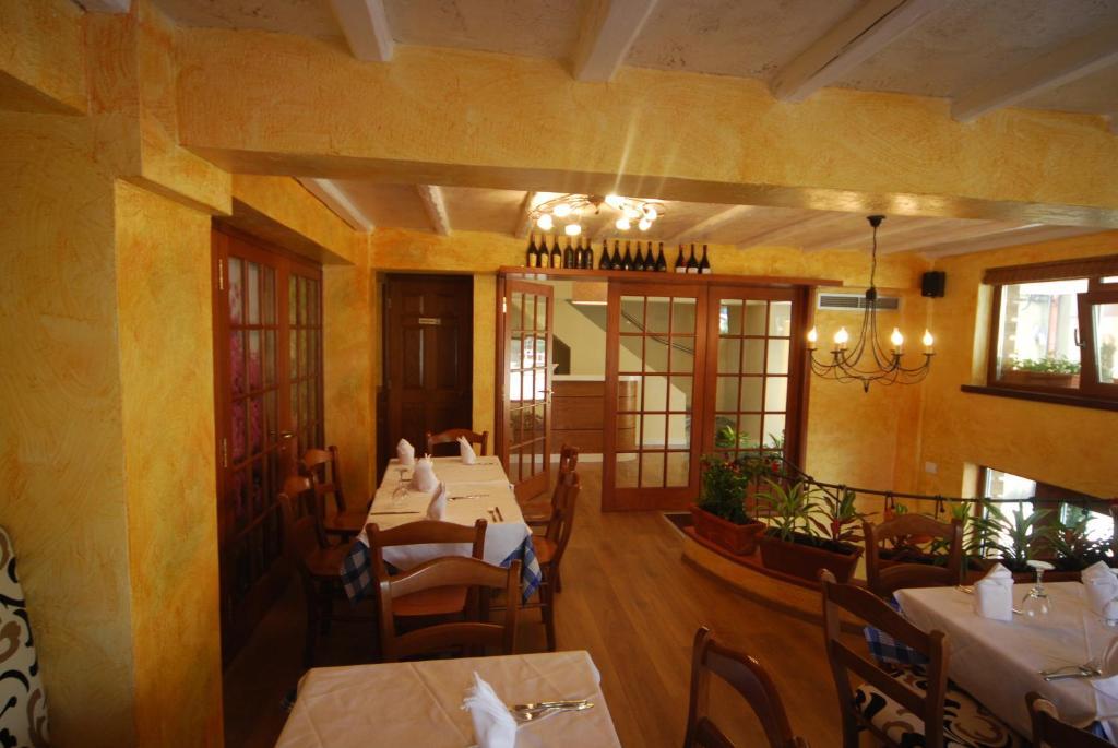Town House 3*