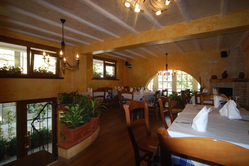 Town House 3*